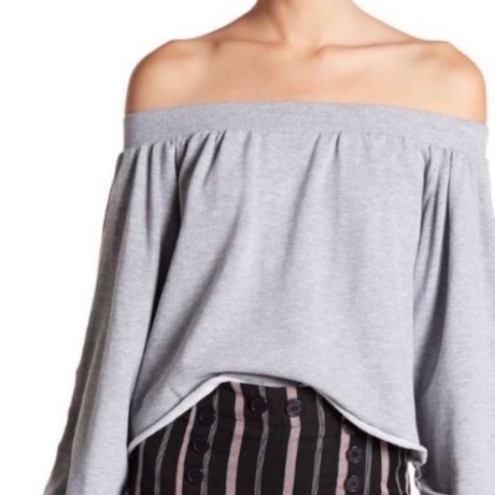NWT-Romeo&Juliet Couture off shoulder sweatshirt